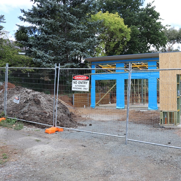 do you deliver and install temporary fencing and what's the price for these services in Timberon